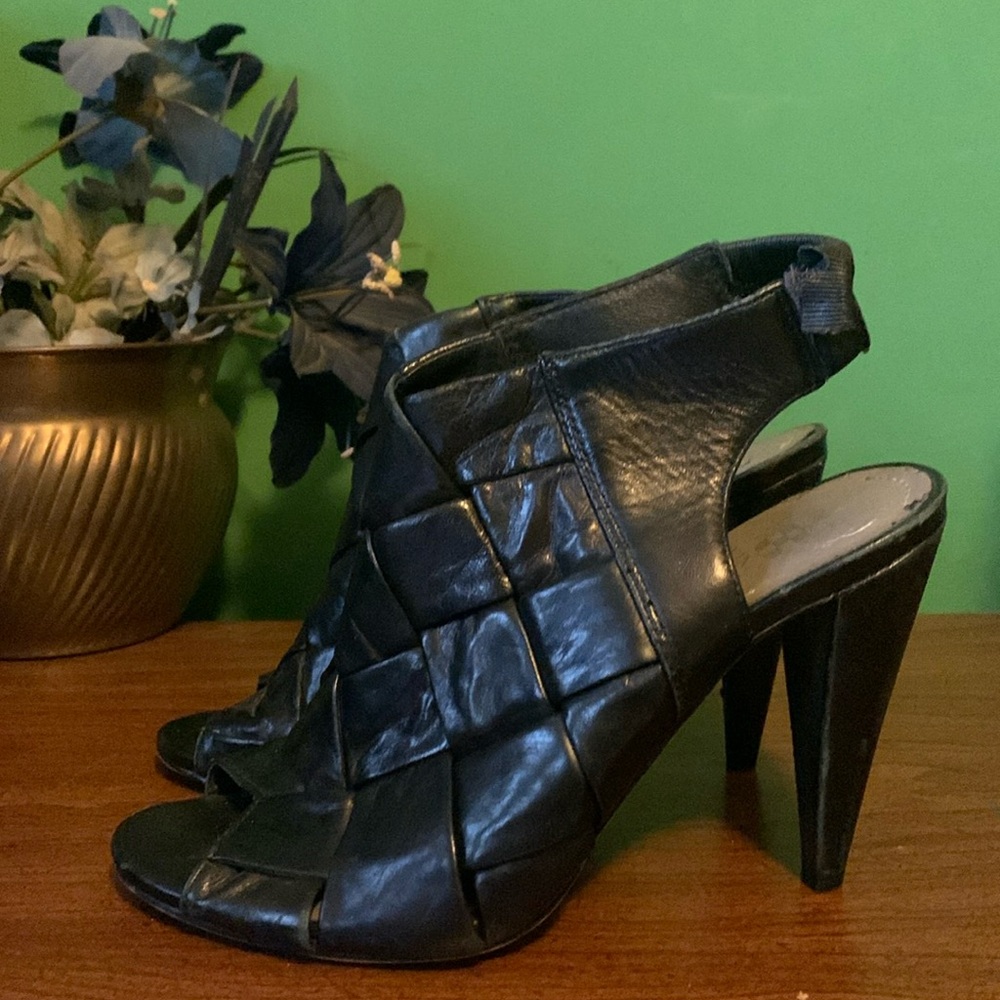 Vince Camuto Size 7 Black Leather Patchwork Heels